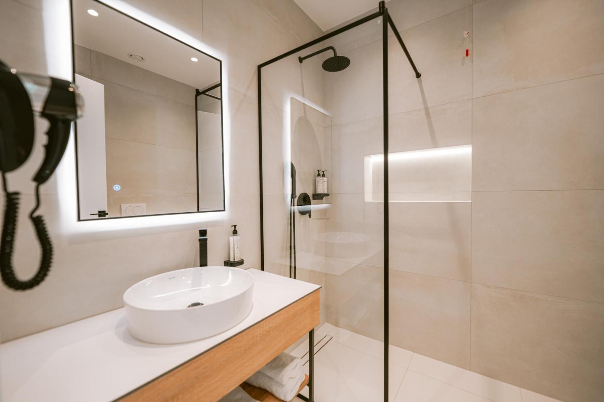 Tribute Hotel Shkodër 外观 照片